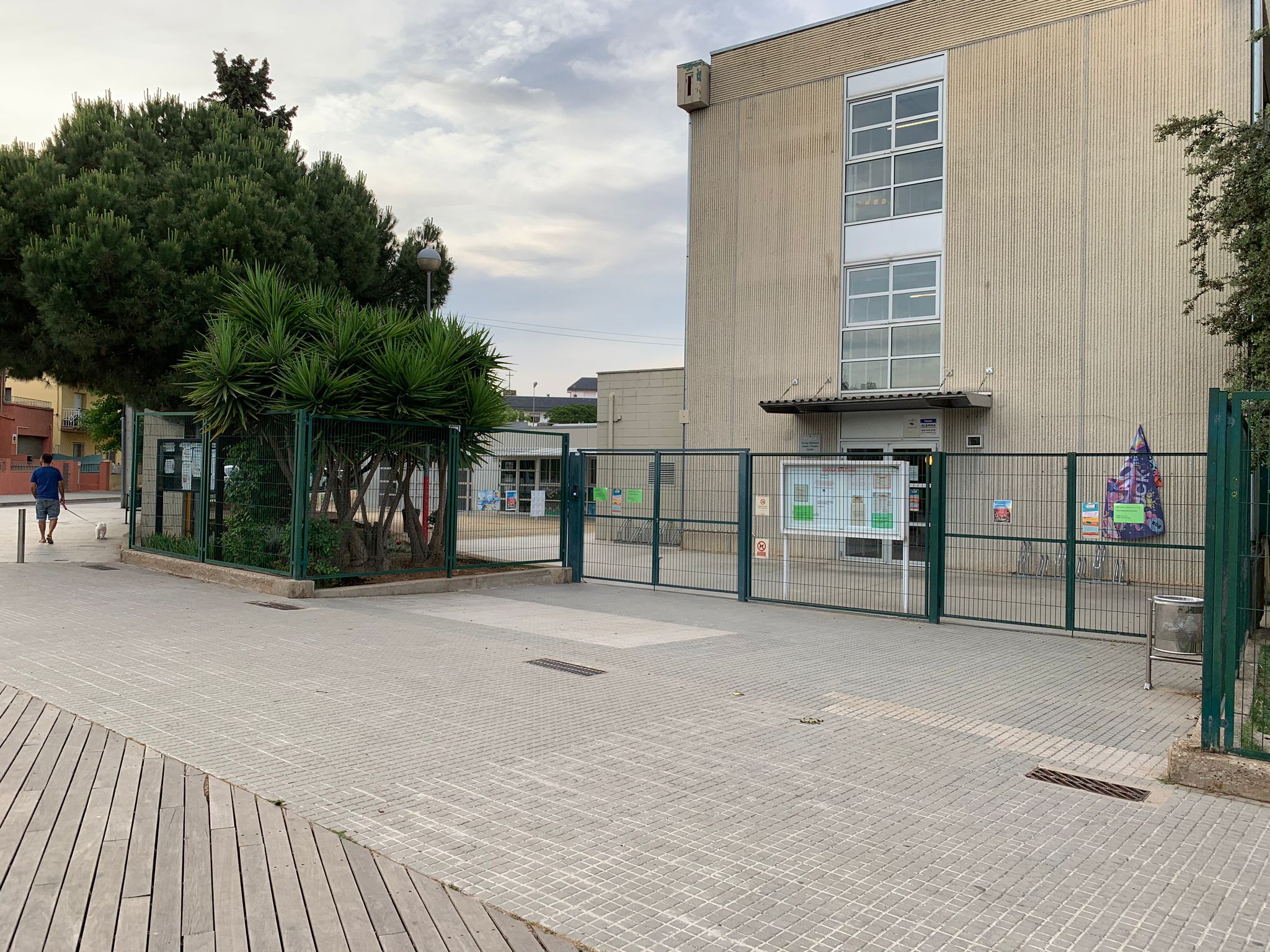 Mercat solidari de l'alumnat de 4t de l'escola Saltells en benefici de FADAM